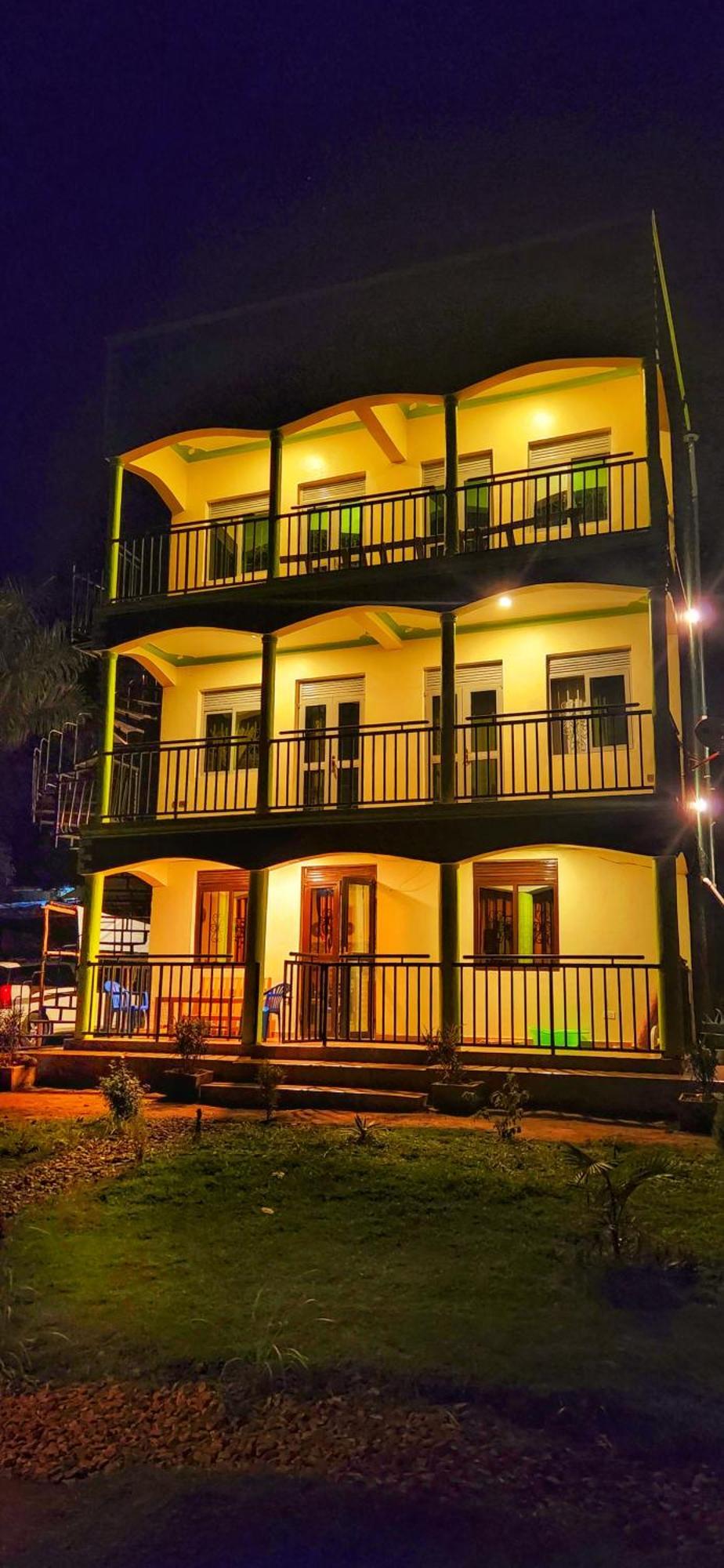 Lights Of Kazinga Orphanage And Homestay Rubirizi ภายนอก รูปภาพ